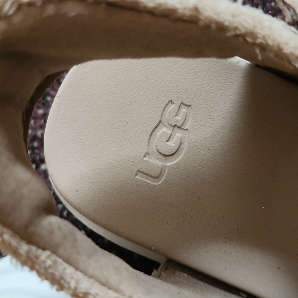UGG White and Tan Sandals with Padded Straps - Picture 9 of 11